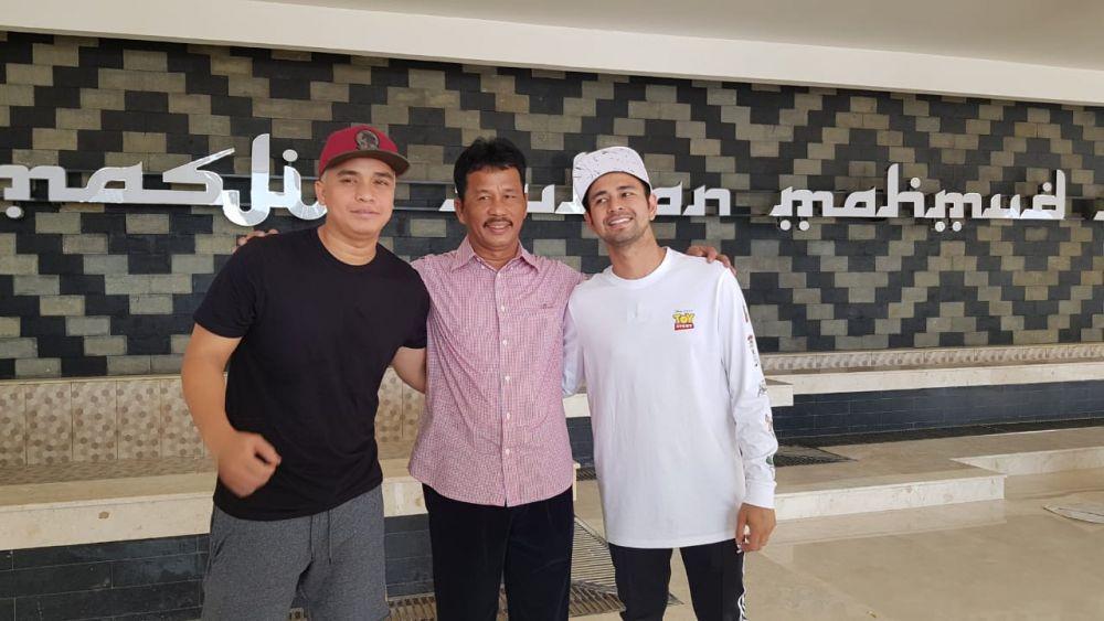 Raffi dan Billy Puji Kemegahan Masjid Sultan Mahmud Riayat Syah Batam