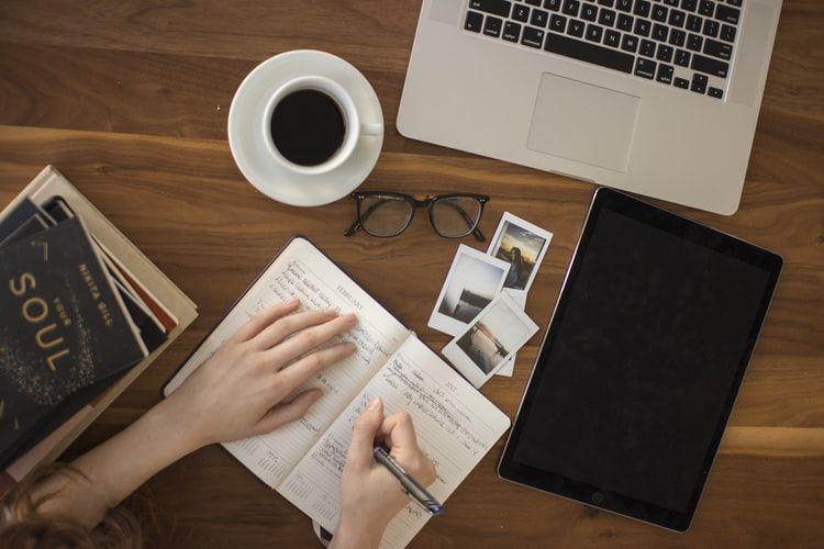 7 Manfaat Dahsyat Menulis di Buku Harian yang Tak Banyak Disadari
