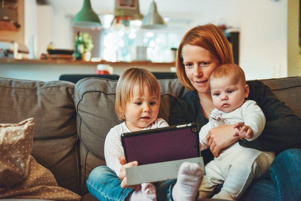 Gak Selalu Buruk, Ini 5 Manfaat Gadget untuk Anak
