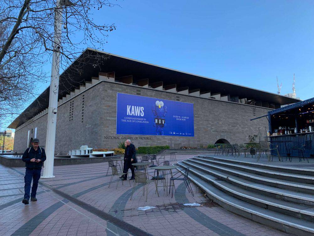 6 Fakta Pameran KAWS di Companionship in the Age of Loneliness