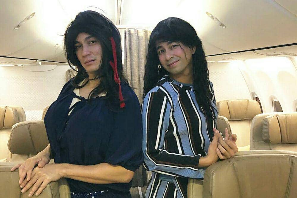 11 Potret Seleb Pria yang Dandan ala Perempuan Memesona, Bikin Kaget!