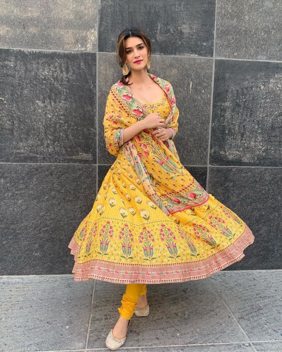 instagram.com/kritisanon