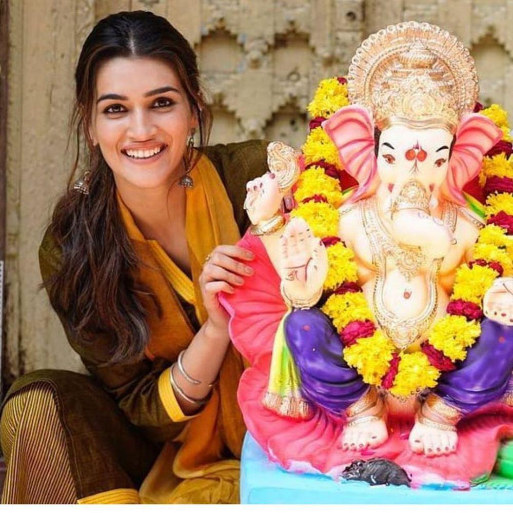 instagram.com/kritisanon