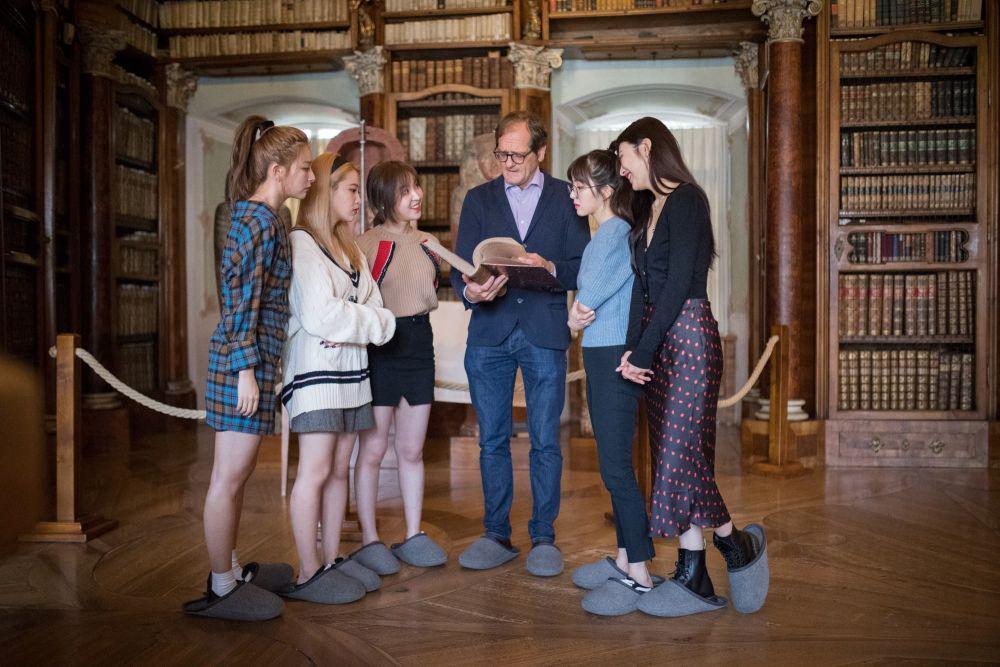 Jadi Tourism Ambassador, Ini 10 Potret Bahagia Red Velvet di Swiss
