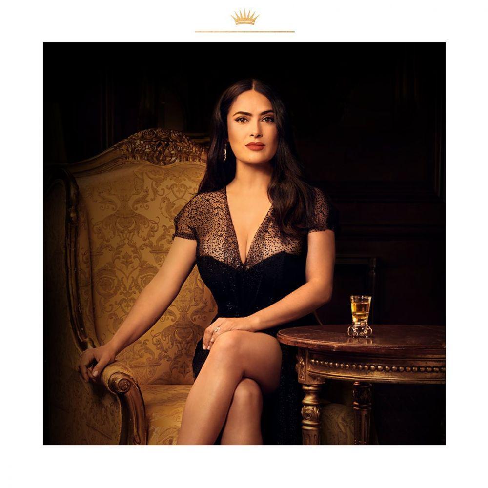 10 Pesona Salma Hayek yang Awet Muda di Usia 53 Tahun!