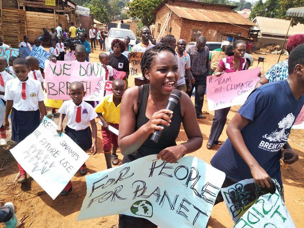 Para pelajar dan anak muda Uganda saat melakukan protes damai #ClimateStrike di Kampala pada 20 September 2019. twitter.com/Fridays4FutureU