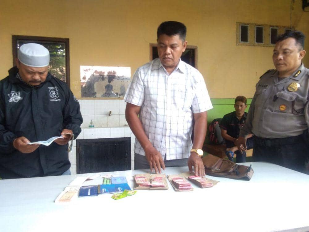 Polisi Tuban Temukan Rp40 Juta, Langsung Dikembalikan ke Pemiliknya