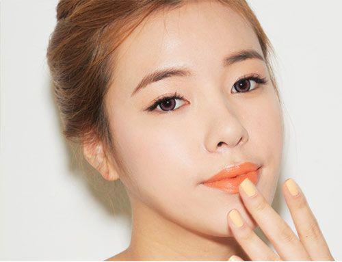 5 Sifat yang Biasanya Dimiliki Cewek Penyuka Lipstik Ombre