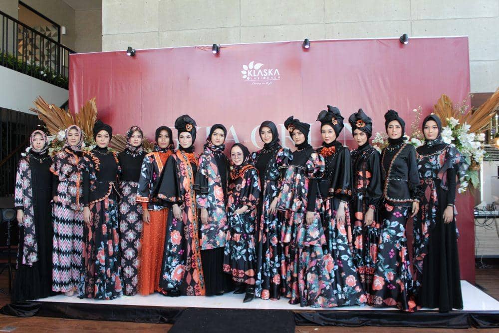 Angkat Motif Lagosi Makassar, Gita Orlin Berhasil Melenggang di NYFW
