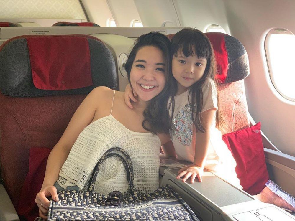 9 Potret Kebersamaan Mama Artis dengan Anaknya, Super Gemas!