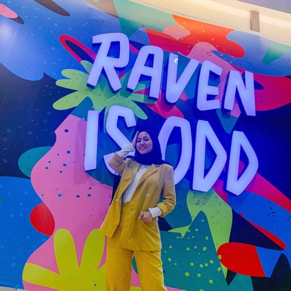 instagram.com/rachelvennya