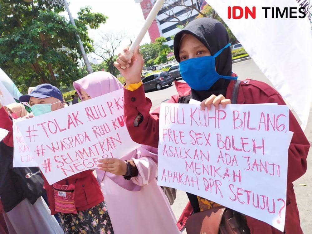 Mahasiswa Semarang Gelar Aksi Menolak RUU PKS dan KUHP