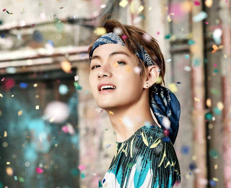 Kamu Penggemar V BTS? Ini 10 Fansite Paling Populer di Twitter