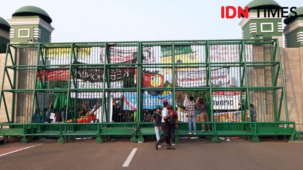 Mahasiswa Kontra RKUHP Memaksa Masuk ke Gedung DPR