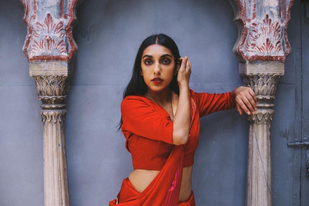 10 Pesona Rupi Kaur, Penyair Fenomenal dengan Bukunya 'Milk and Honey'