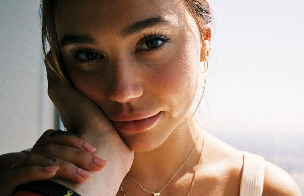 10 Potret Alexis Ren, Model Menawan yang Mirip Manohara