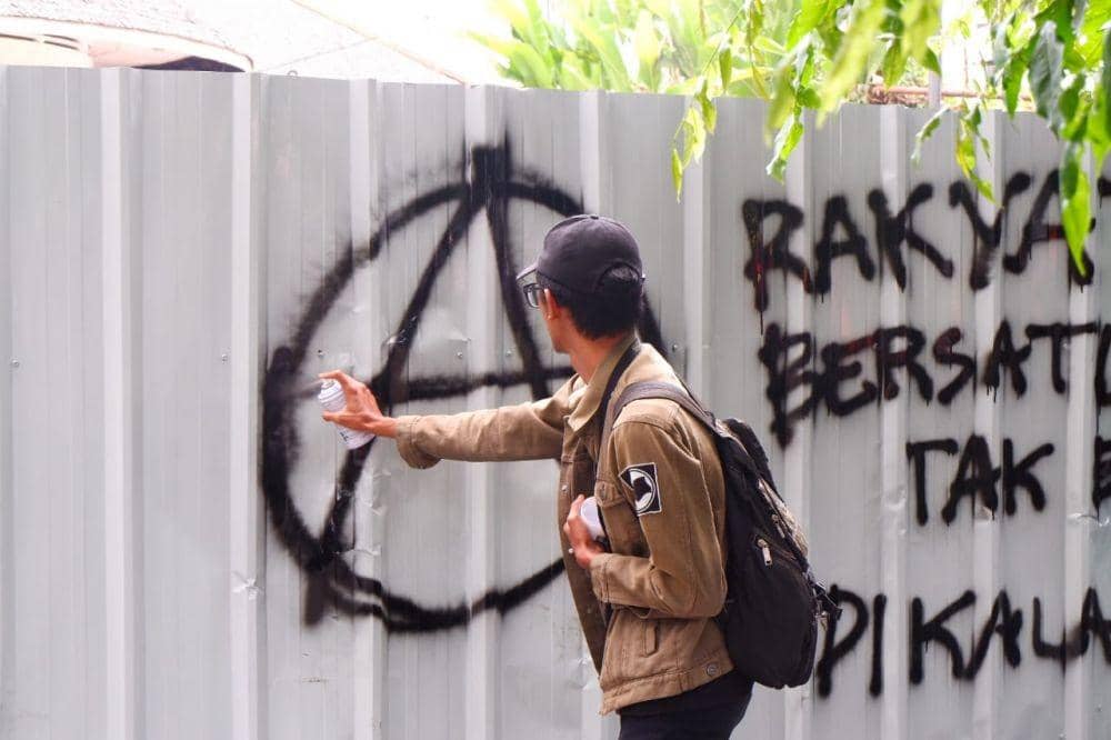 Simbol Anarko Dibuat Oknum yang Tengah Aksi di DPRD Jabar