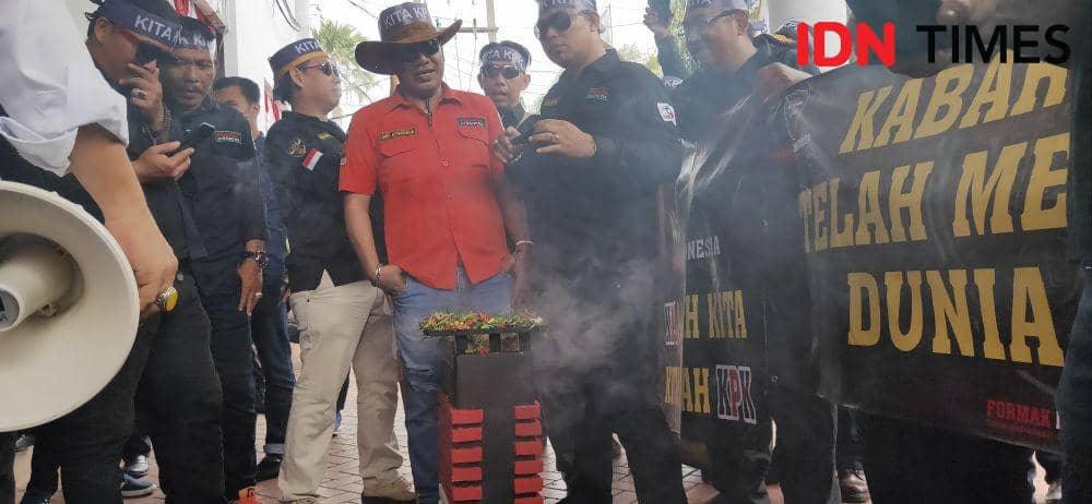 Massa Ormas Geruduk DPRD Balikpapan, Tolak UU KPK