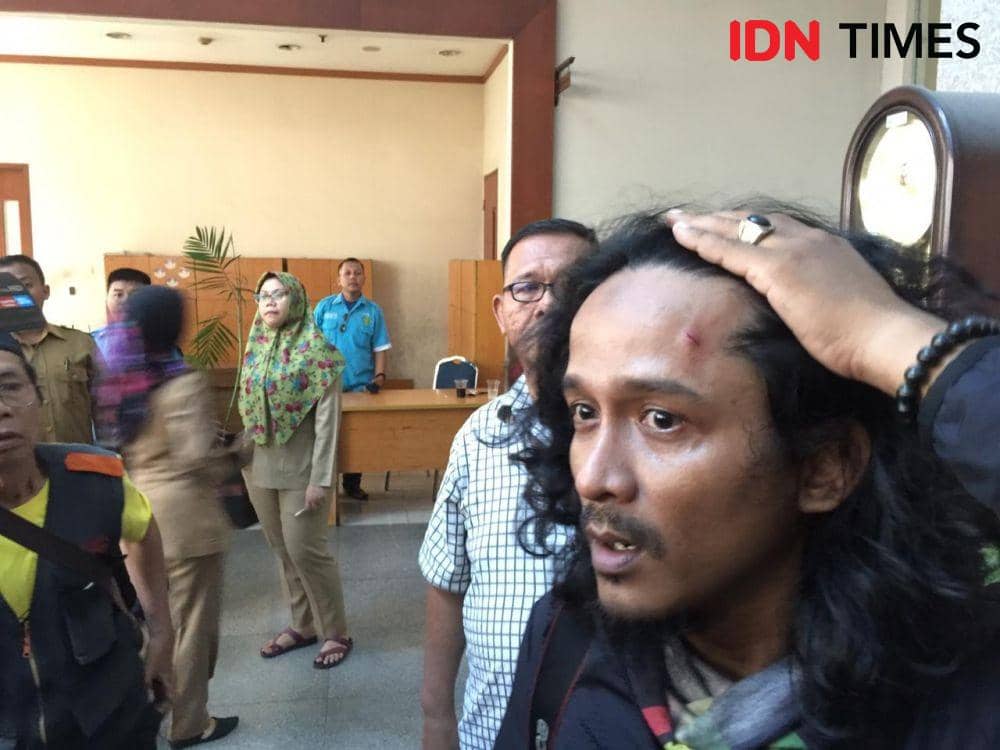 [BREAKING] Demo di DPRD Sumut,  Jurnalis Jadi Korban Lemparan Batu