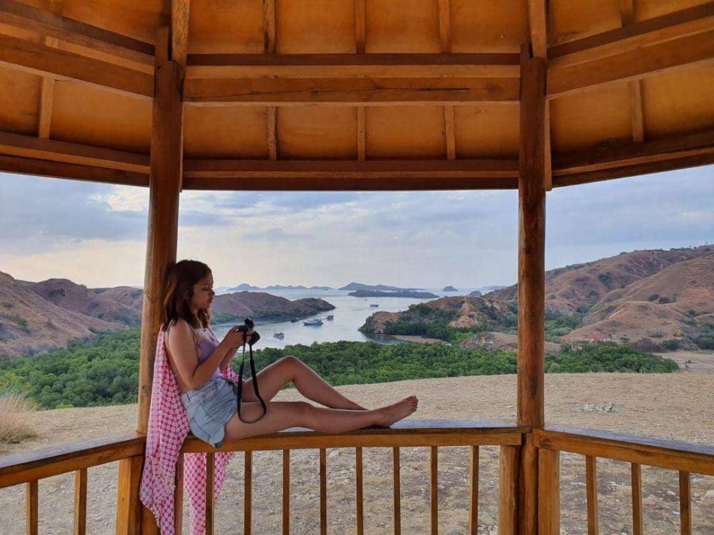 Intip 10 Potret Seru Rebecca Klopper Menikmati Keindahan Labuan Bajo