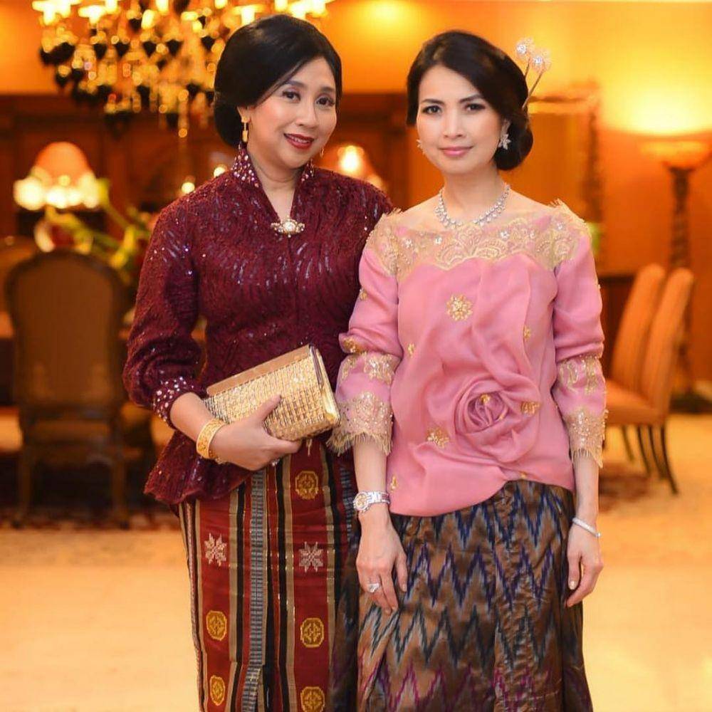 Baju Bodo Modern (instagram.com/liliana_tanoesoedibjo)
