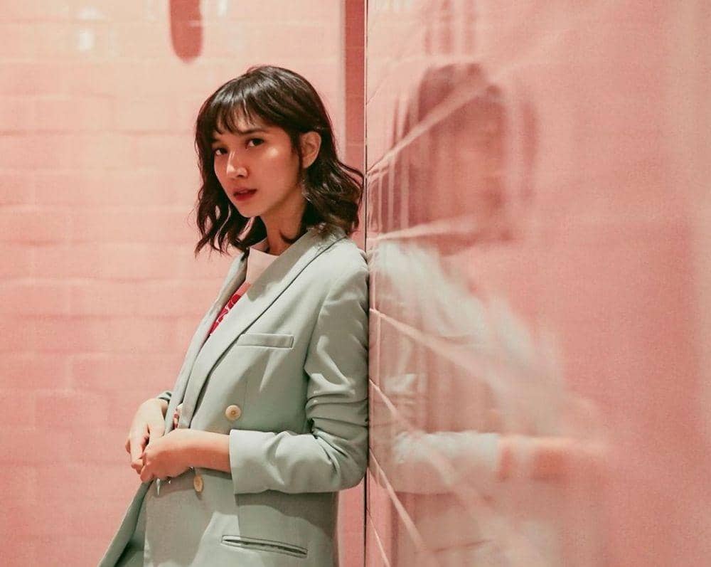 Genap 27 Tahun, Ini 10 Potret Memesona Sheila Dara yang Masih Bak ABG