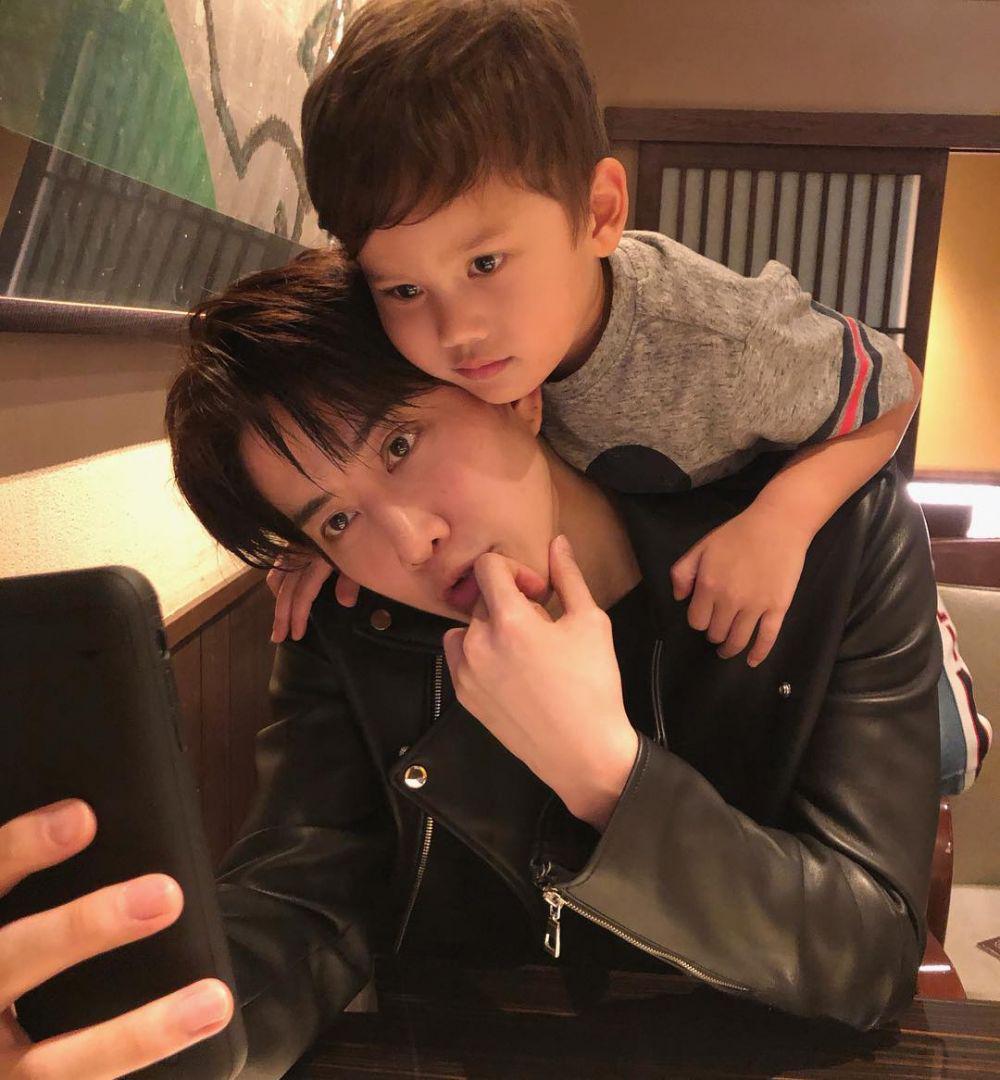 Hot Daddy, 10 Potret Kedekatan Mike Angelo Bersama Putra Tunggalnya