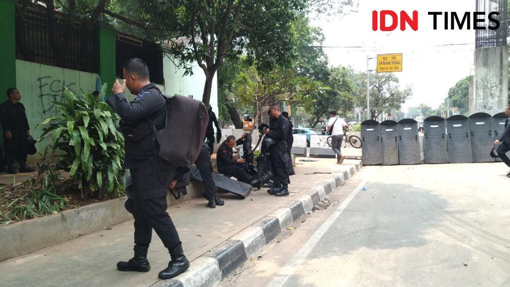 Siang Ini, Jalan Pintu Belakang DPR Ditutup