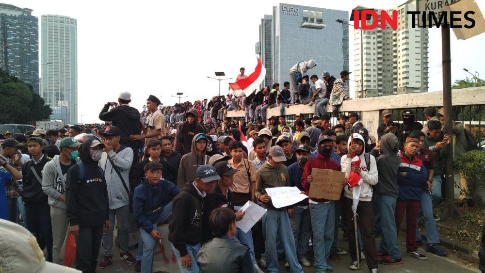 Demo Pelajar Warnai Palmerah-Senayan, Sistem Ganjil-Genap Ditiadakan