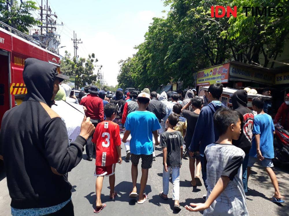 Anak STM Ikut "Surabaya Menggugat", Polisi: Pulang!