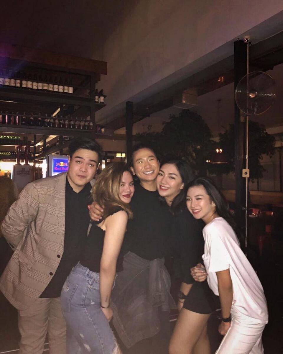 10 Potret Persahabatan Artis Jeje Soekarno dan Putri Bunda Sarita