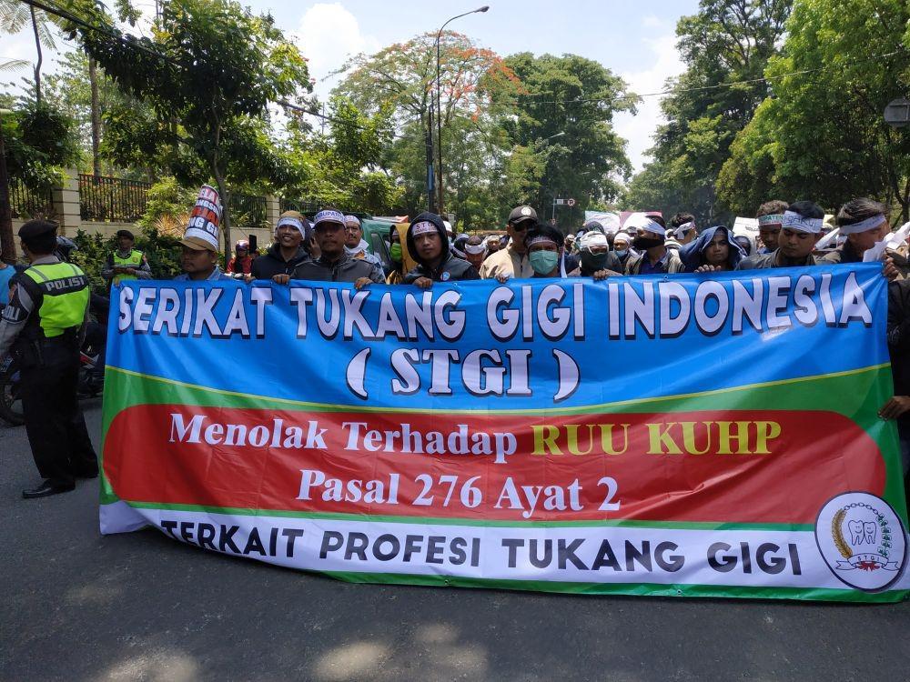 RKUHP Dinilai Bakal Kebiri Profesi Tukang Gigi Palsu di Indonesia