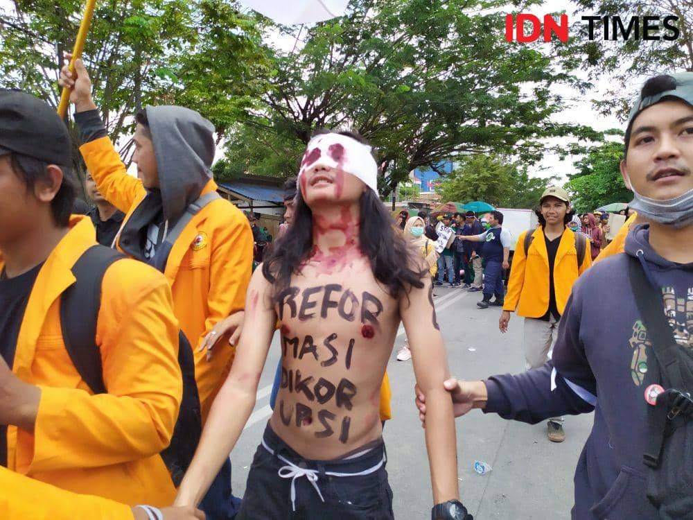 10 Potret Tuntutan Nyeleneh ala Mahasiswa di Kaltim