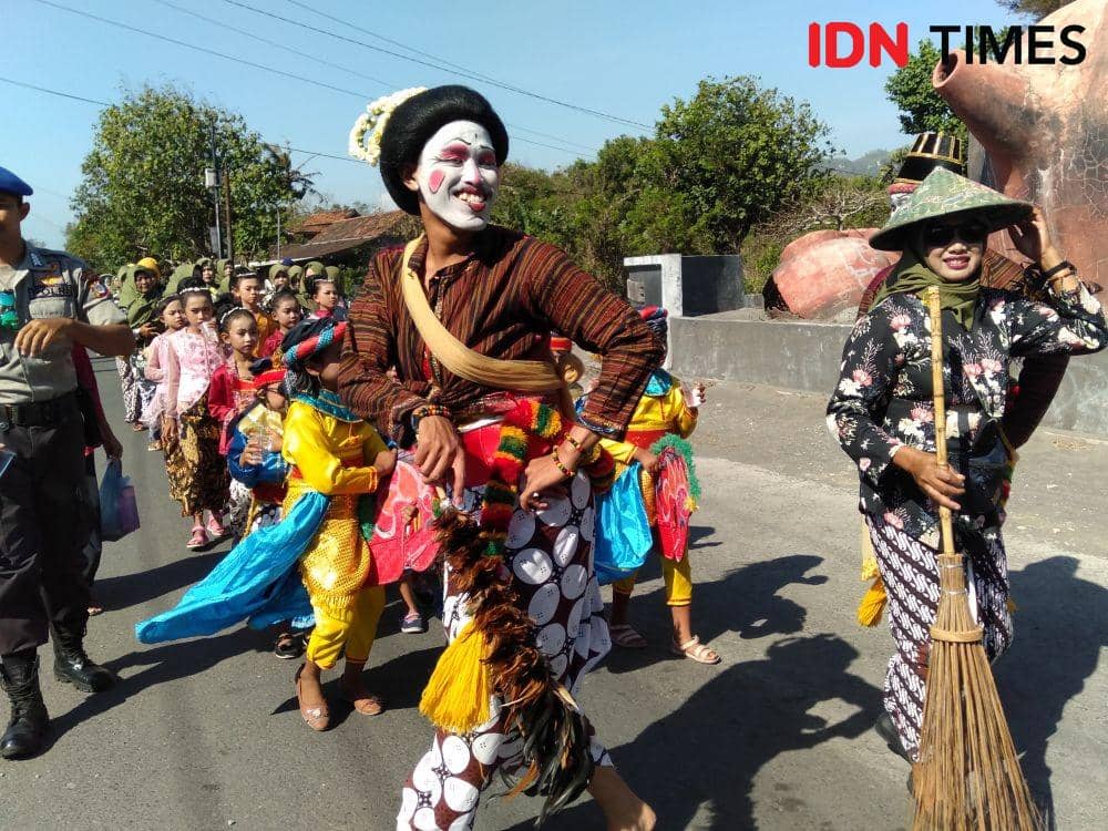 Warga Bantul Gelar Tradisi Budaya Kirab Siwur Dan Pisungsung Jaladri