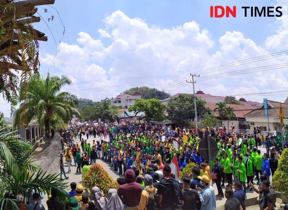 [BREAKING] Ribuan Mahasiswa Kembali Geruduk DPRD Kaltim