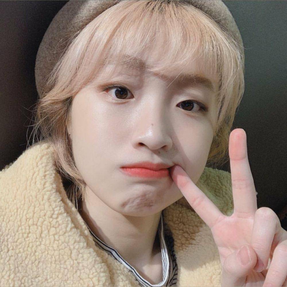 twitter.com/adora_bighit
