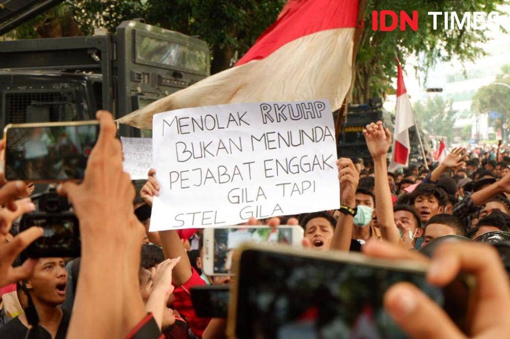 Ikut Demo di DPRD Sumut, 2 Botol Molotov Diamankan dari Tas Pelajar