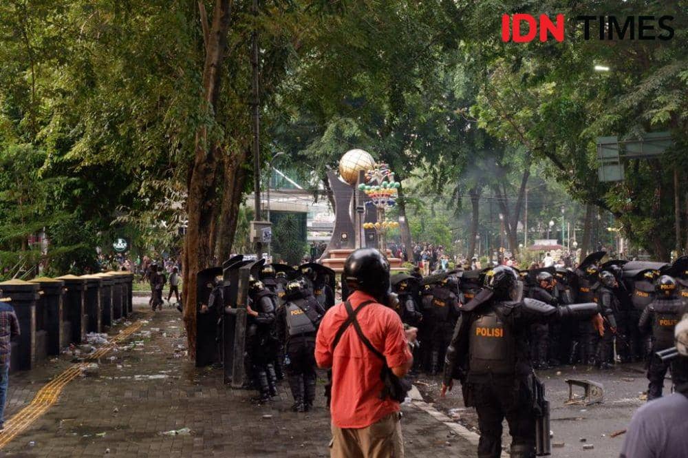Ricuh di DPRD Sumut, Massa Pelajar Dipukul Mundur Brimob