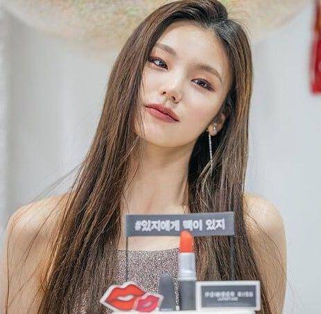 Instagram.com/yeji.itzy