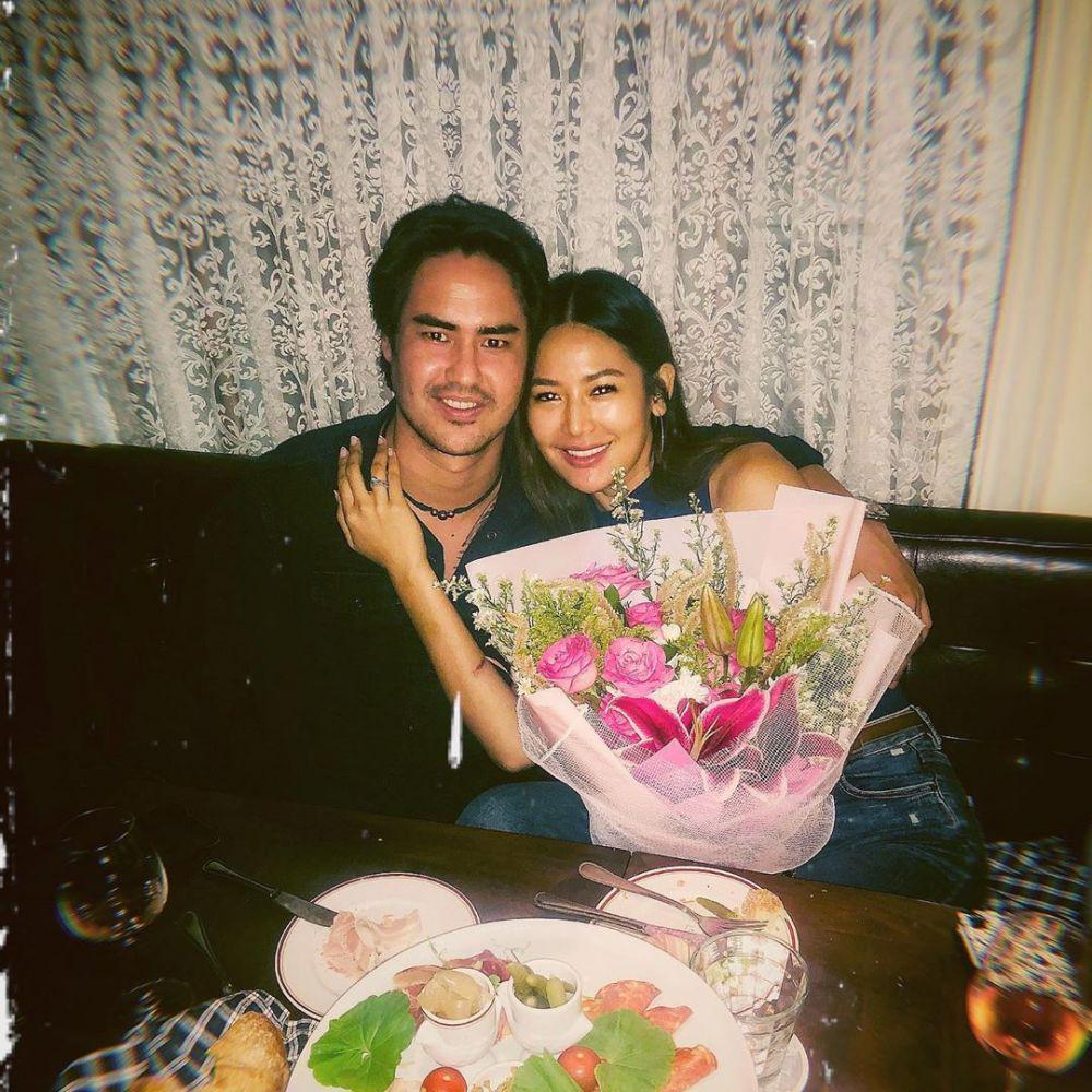 Resmi Tunangan, 10 Perjalanan Cinta Maria Selena dan Kekasih Bulenya