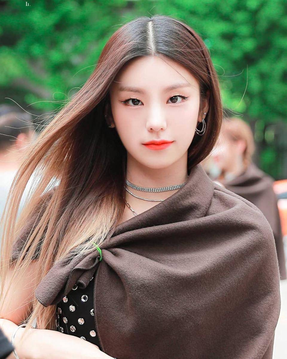 Instagram.com/yejiofficial