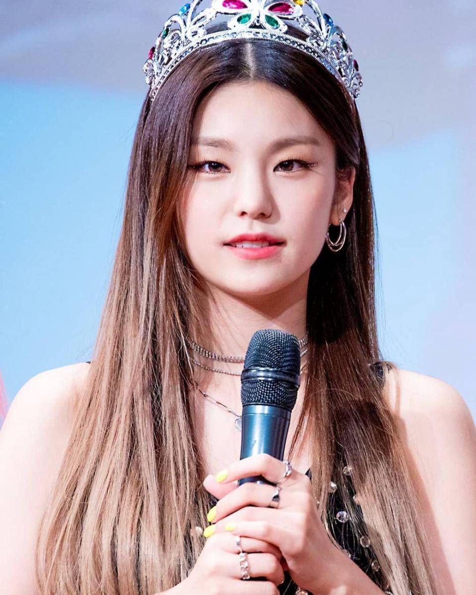 Instagram.com/yeji.itzy