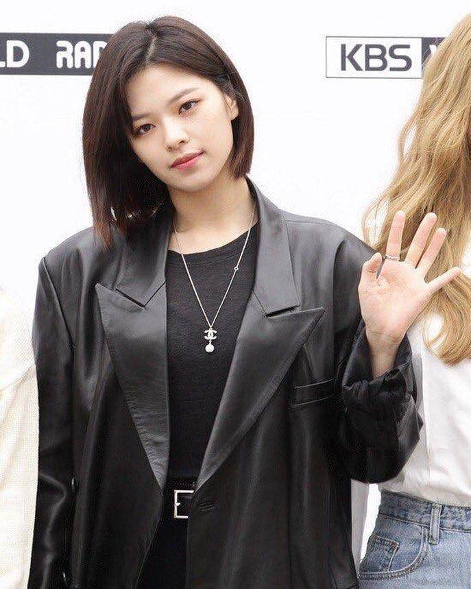 Instagram.com/jeongyeon.00