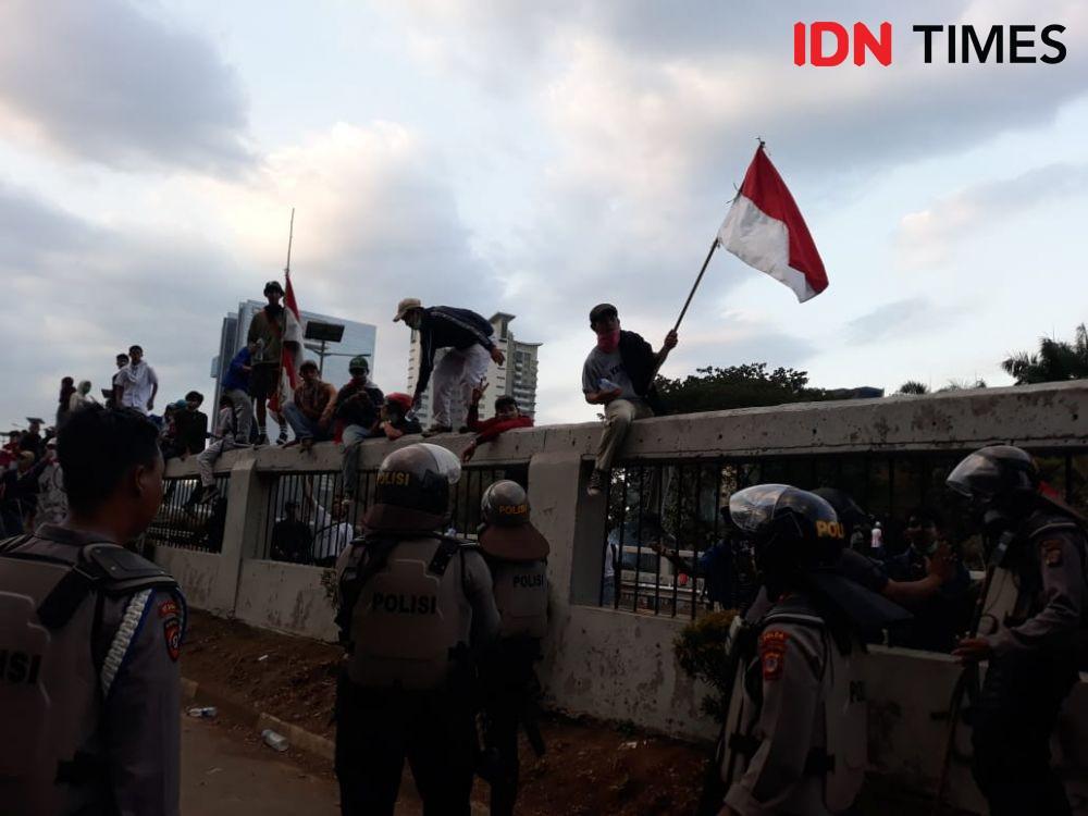 Demonstran Pembawa Bendera Segera Disidang Jadi Trending Topic
