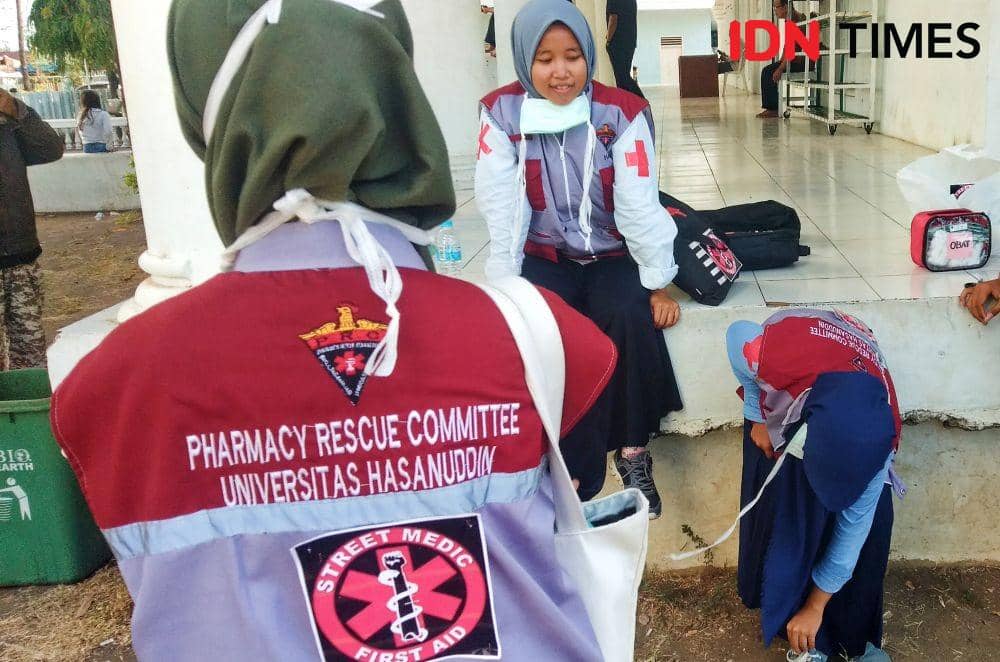 Prihatin Korban Demo, Mahasiswa Makassar Membentuk Tim Medis Jalanan