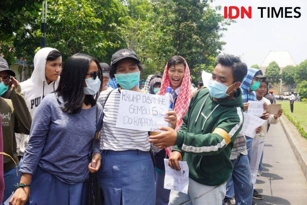Pelajar SMA Ikut Turun Dalam Aksi #GejayanMemanggil 2