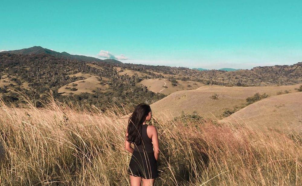 10 Padang Rumput Indah di Indonesia, yang Bikin Segera Ingin Liburan