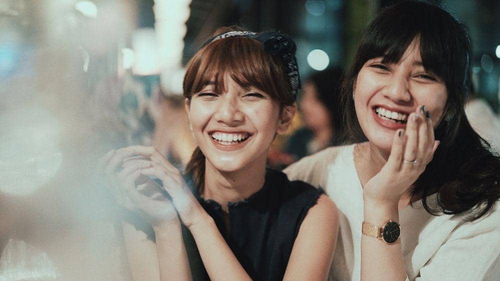 10 Potret Persahabatan Fita Anggriani & Sheila Dara yang Kompak Abis!