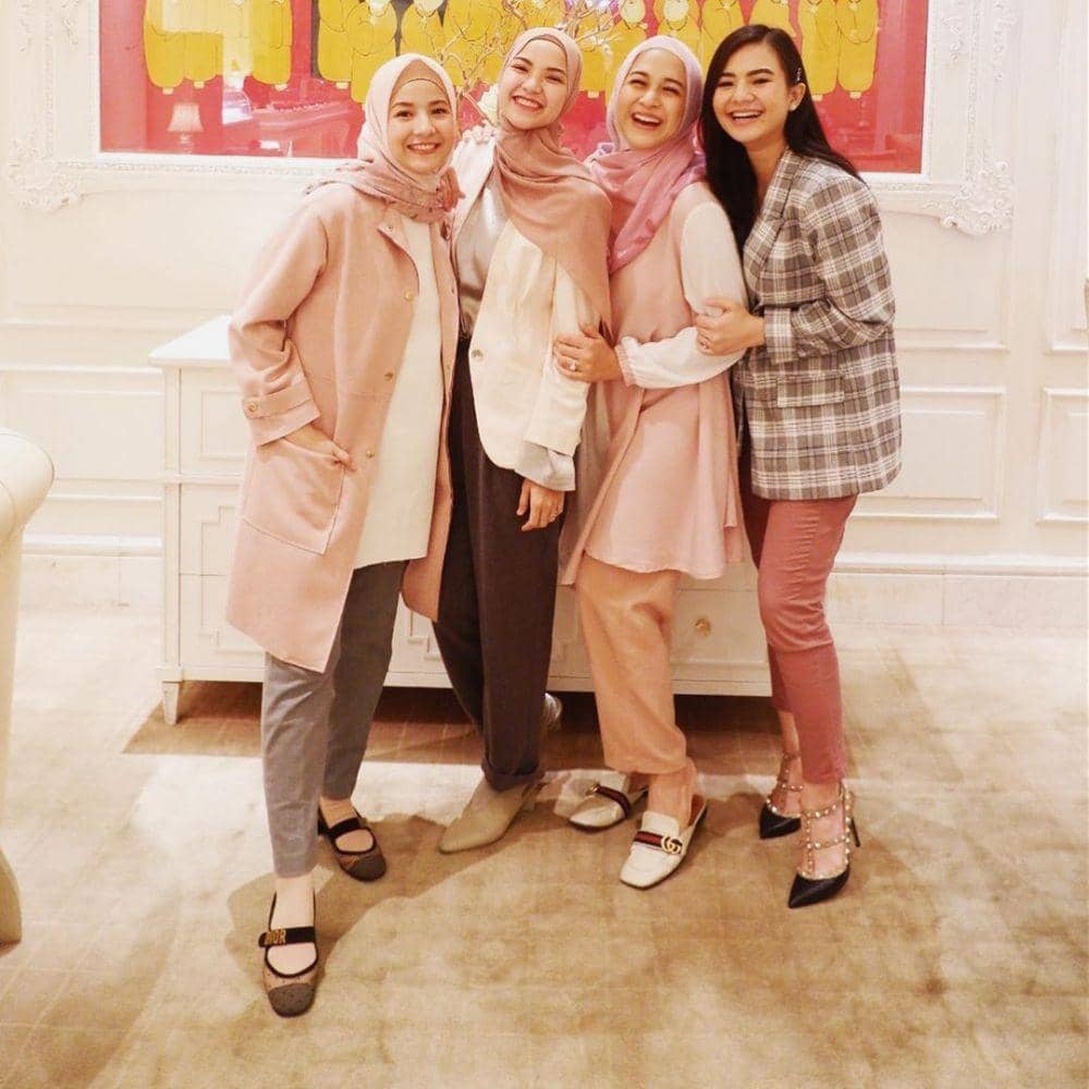 instagram.com/ninazatulini22