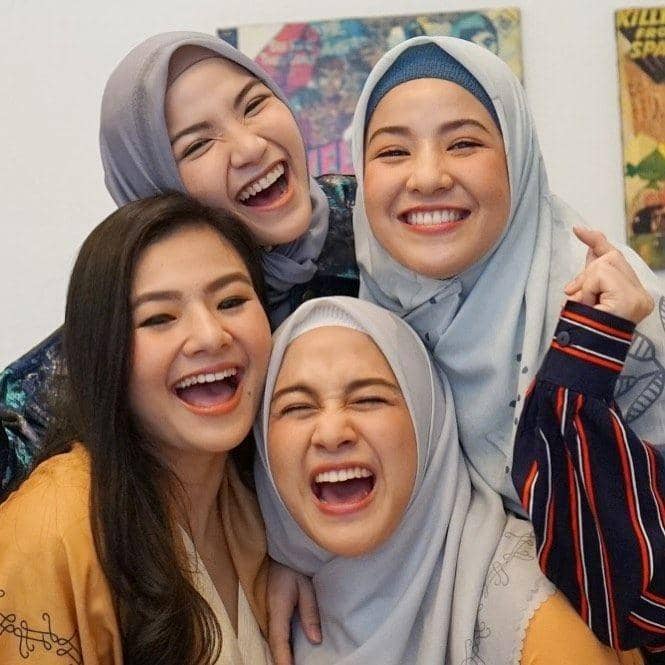 instagram.com/ninazatulini22